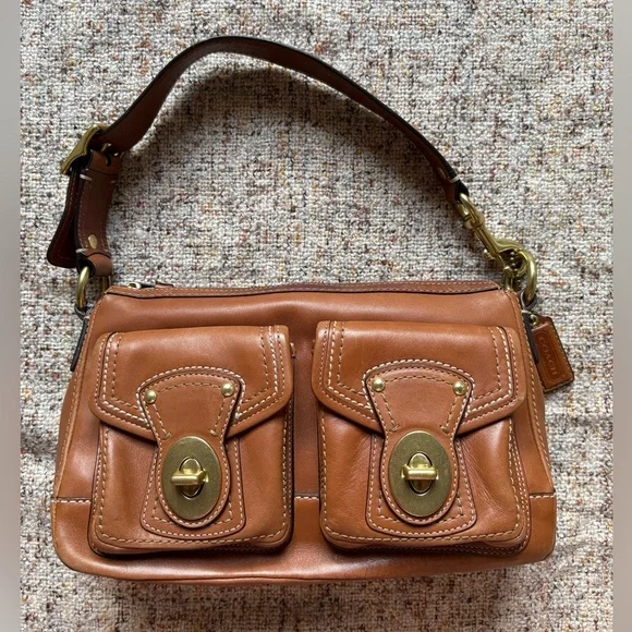 🤎Coach smooth brown leather shoulder bag🤎 - Picture 1 of 10